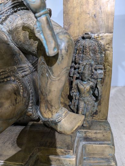 INDIA - 20th century
Large bronze stele depicting...