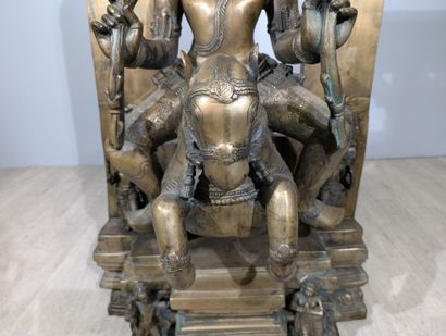INDIA - 20th century
Large bronze stele depicting...