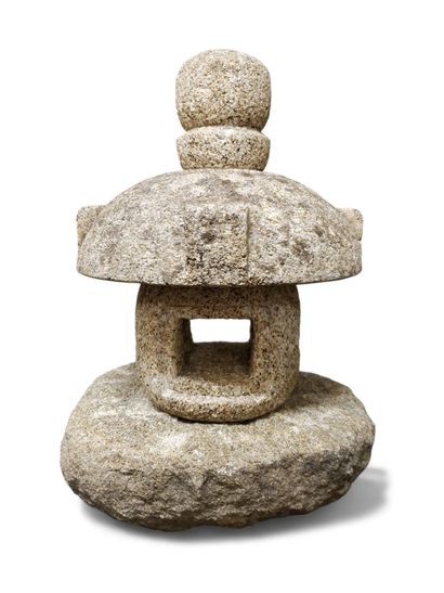 ASIAN ARTS
Small Japanese lantern, composed...