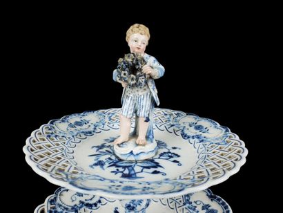 MEISSEN 
Pair of servants or dessert stands...