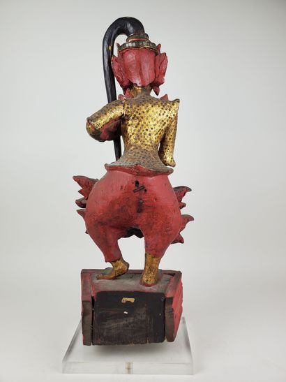 BURMA, 19th century
Statue in gold-lacquered...