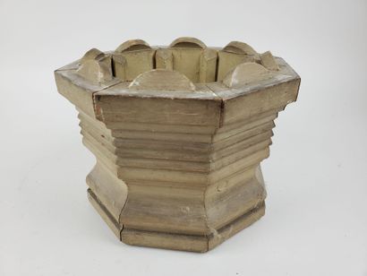 ROUEN Covered fountain and basin
Baluster-shaped...