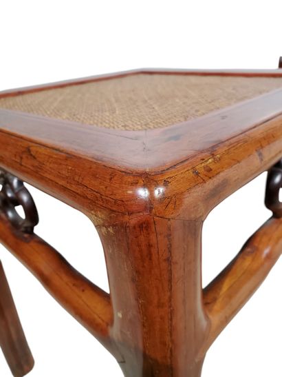 CHINA, circa 1850

Pair of Hong Mu stools

Square-shaped,...