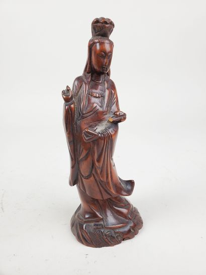 CHINA, circa 1900
Lot comprising two serpentine...