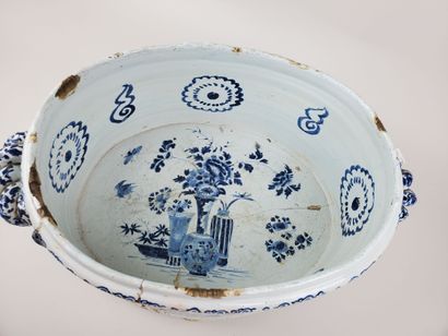 ROUEN Covered fountain and basin
Baluster-shaped...