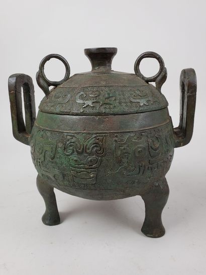 CHINA, Song and Ming periods
Two tripod bronze...