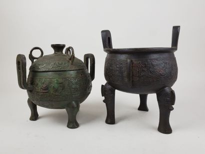 CHINA, Song and Ming periods
Two tripod bronze...