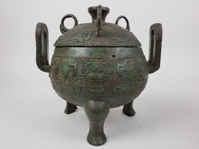 CHINA, Song and Ming periods
Two tripod bronze...