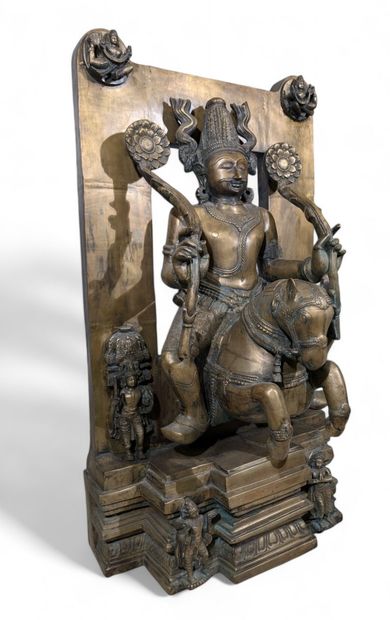 INDIA - 20th century
Large bronze stele depicting...