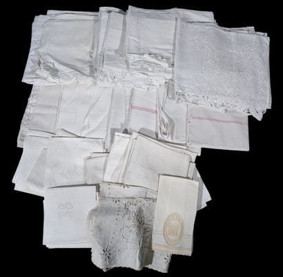 LINGE de MAISON ancien en lin ou coton comprenant...