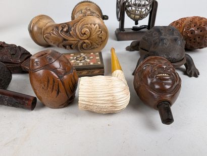 FOLK ART
Lot of display objects including...
