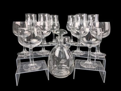 VERRERIE 
Lot de verres à décor floral gravé...