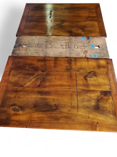 SWITZERLAND, 18th century 
Walnut 