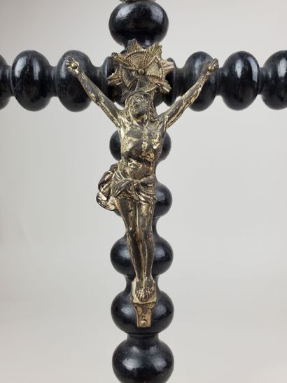 CRUCIFIX
Bois noirci avec Christ en argent,...
