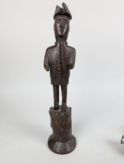 FOLK ART
Lot of display objects including...