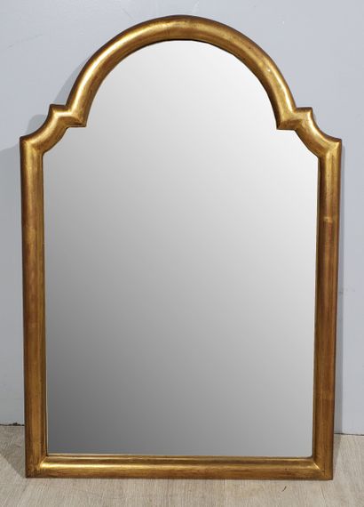 Trois MIROIRS
Bois et stuc à patine dorée,...