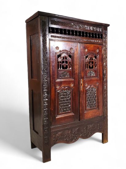 Small Breton ARMOIRE
Blackened walnut veneer,...
