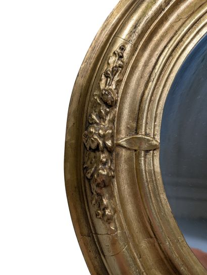 MIROIR ovale
Bois et stuc à patine dorée,...