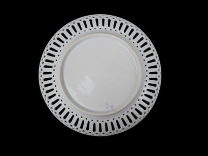 PORCELAINE DE SAXE
Assiette en porcelaine...