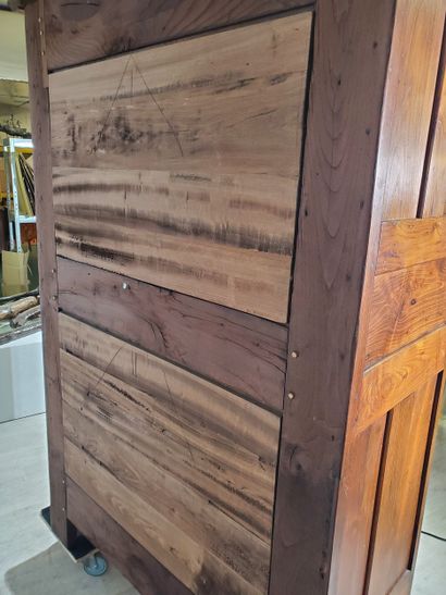 ARMOIRE Bretonne
Châtaignier mouluré, sculpté...