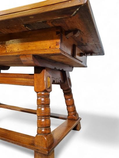 SWITZERLAND, 18th century 
Walnut 