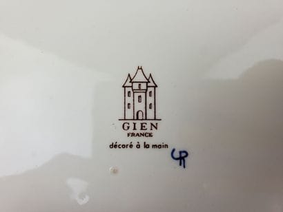 GIEN 
Ensemble de pièces de service de table...