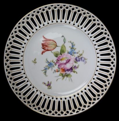 PORCELAINE DE SAXE
Assiette en porcelaine...