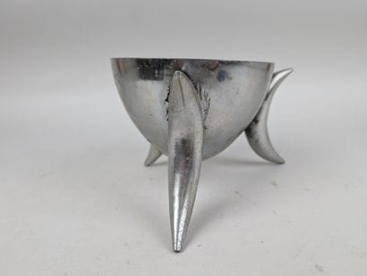 DESIGN
Coupe tripode en métal, panse ronde...