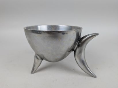 DESIGN
Coupe tripode en métal, panse ronde...