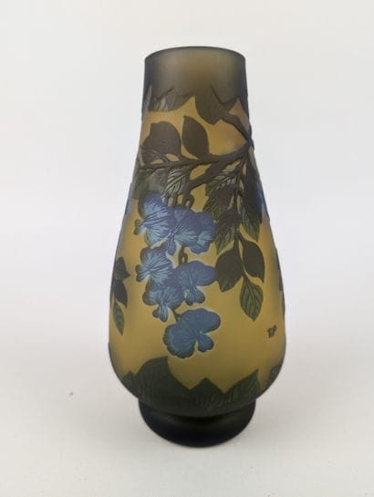 In the style of Émile GALLÉ (1846-1904)
Tubular...