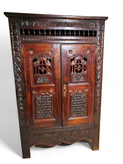 Small Breton ARMOIRE
Blackened walnut veneer,...