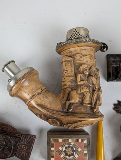 FOLK ART
Lot of display objects including...