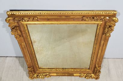 Trois MIROIRS
Bois et stuc à patine dorée,...
