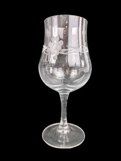 VERRERIE 
Lot de verres à décor floral gravé...