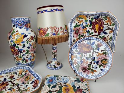 GIEN 
Ensemble de pièces de service de table...