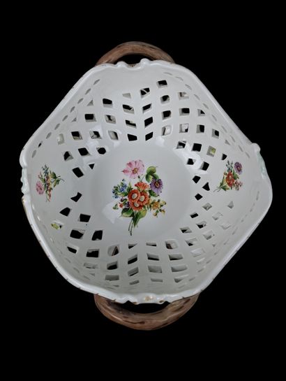 PORCELAINE DE SAXE - Sitzendorf
Coupe en...