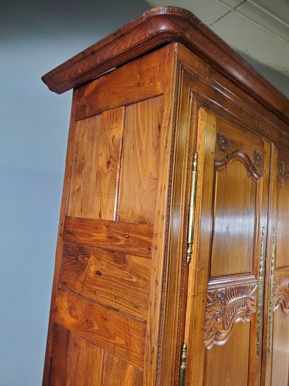 ARMOIRE Bretonne
Châtaignier mouluré, sculpté...
