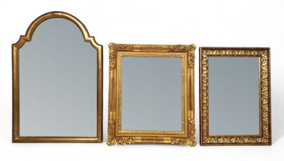 Trois MIROIRS
Bois et stuc à patine dorée,...
