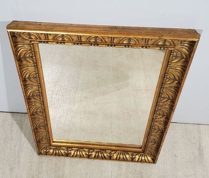 Trois MIROIRS
Bois et stuc à patine dorée,...