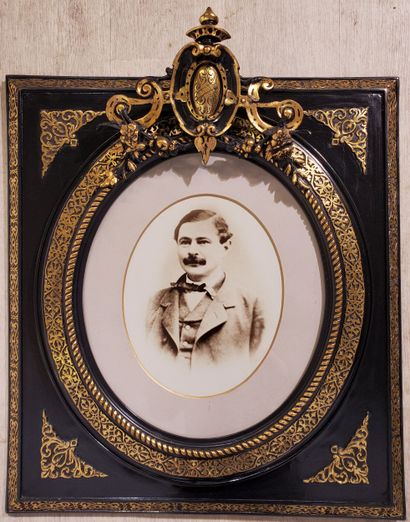 Pair of Napoleon III style FRAMES 
Blackened...