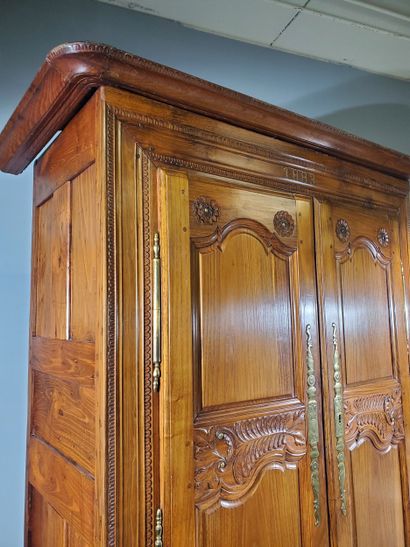 ARMOIRE Bretonne
Châtaignier mouluré, sculpté...