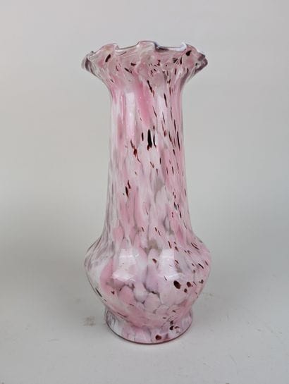 GLASSWARE
Four multi-layered or painted glass...