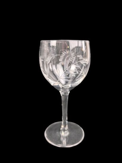 GLASSWARE 
Parts of glass services in crystal...