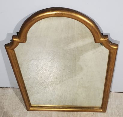 Trois MIROIRS
Bois et stuc à patine dorée,...