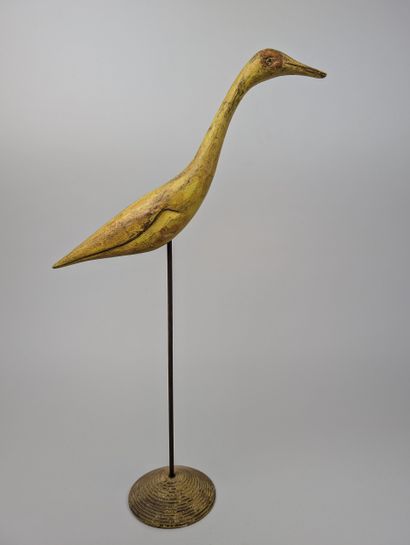 ARTS DÉCORATIFS
Trois oiseaux en bois sculpté...