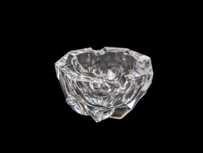 GLASSWARE, 4 pieces:
- SAINT-LOUIS, a cut-crystal...