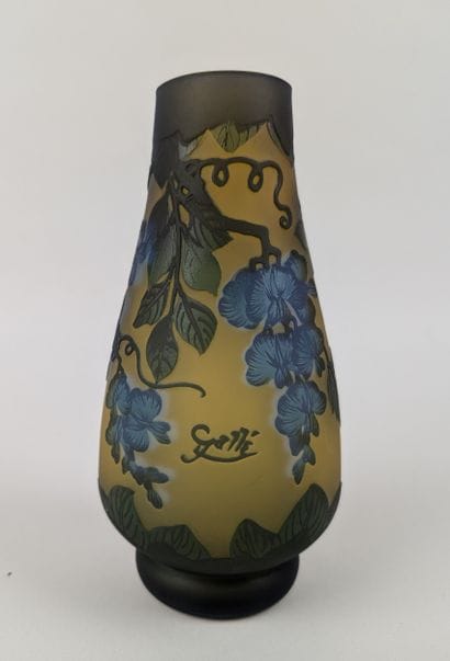 In the style of Émile GALLÉ (1846-1904)
Tubular...
