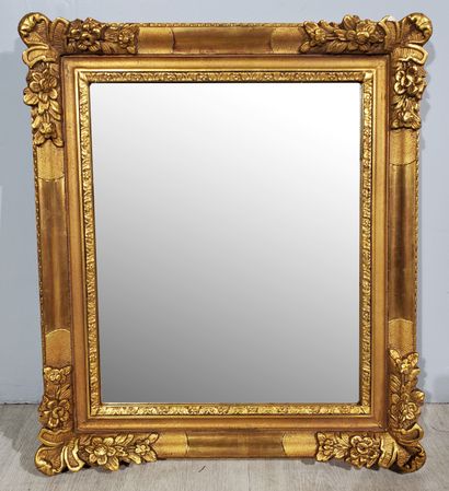 Trois MIROIRS
Bois et stuc à patine dorée,...