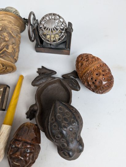 FOLK ART
Lot of display objects including...