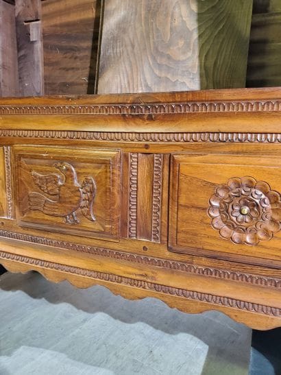 ARMOIRE Bretonne
Châtaignier mouluré, sculpté...